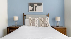 Desk, iron/ironing board, WiFi, bed sheets - Landing | Amazing 2BD, Gym, Courtyard (Houston)