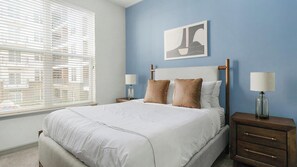 Desk, iron/ironing board, WiFi, bed sheets