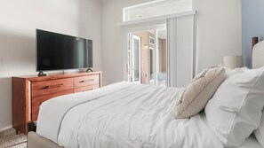 Desk, iron/ironing board, WiFi, bed sheets - Landing | Stunning 2BD, Gym, Courtyard (Houston)