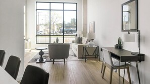 Smart TV - Landing | Beautiful 1BD, Gym, Courtyard (Chapel Hill)