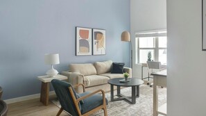 Smart TV - Landing | Amazing 1BD, Gym, Game Room (Chapel Hill)