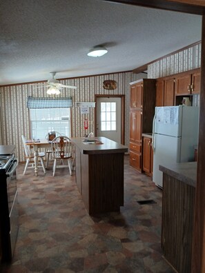 Dining - Patoka 4 Seasons (Eckerty)