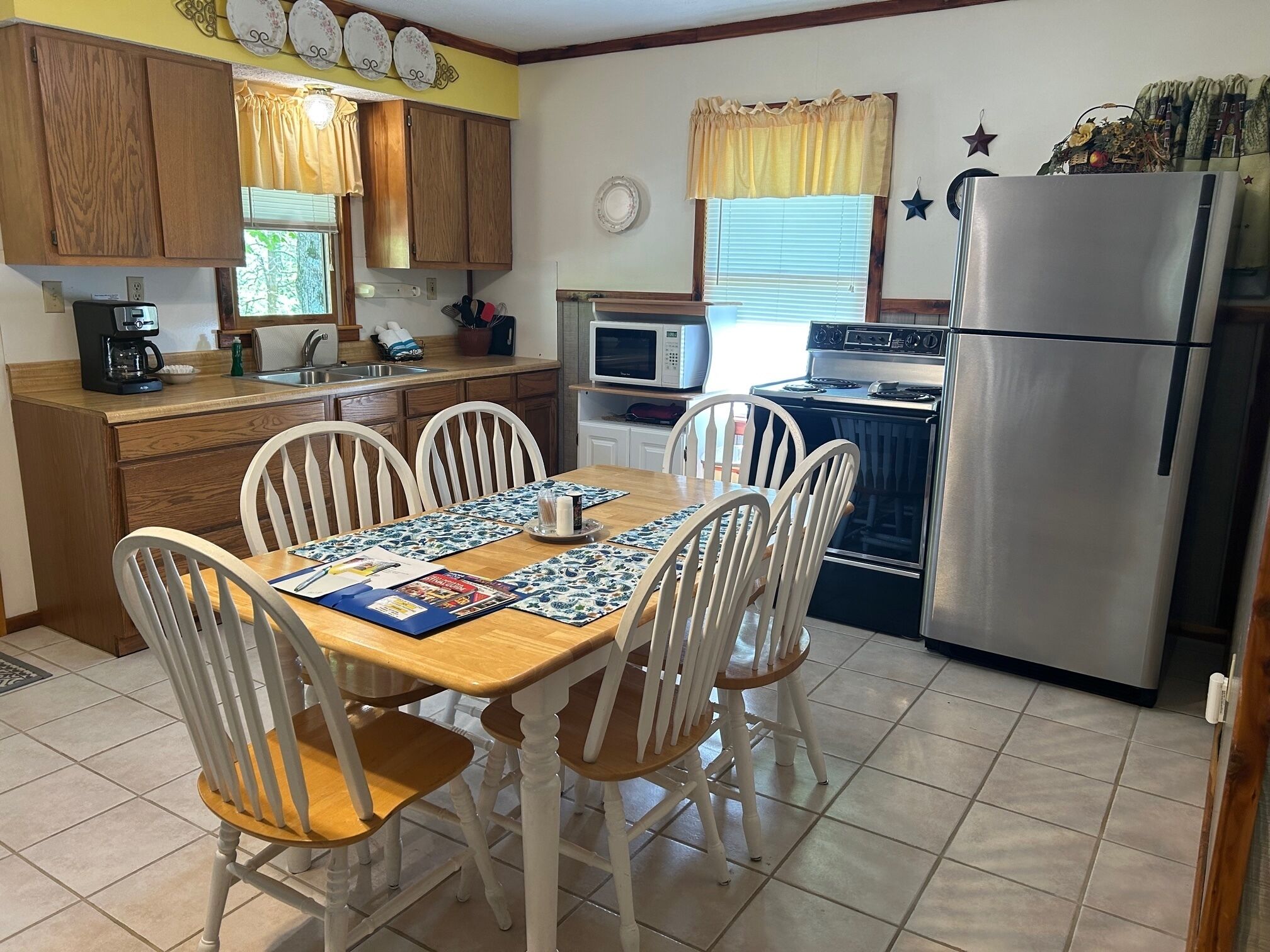 Cabin 14 | Dapur pribadi | Microwave, kompor, dan peralatan masak/sendok-piring