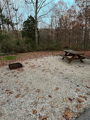 Cabin 11 | Tempat makan outdoor