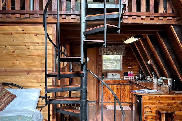 Cabin 1 | Iron/ironing board, free WiFi, bed sheets