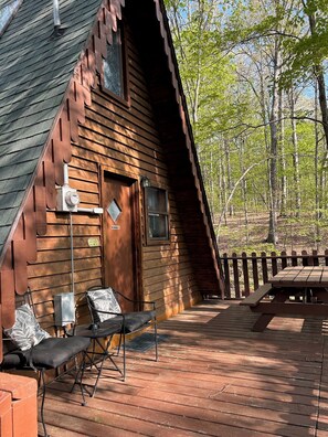 Cabin 2 | Outdoor dining - Patoka 4 Seasons (Eckerty)