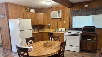 Cabin 7A | Eigene Küche | Mikrowelle, Herdplatte, Kochgeschirr/Geschirr/Besteck