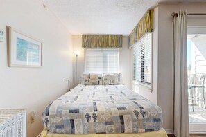 Internet - Lovely condo with balcony & gym - great for couples retreat (Fort Morgan)