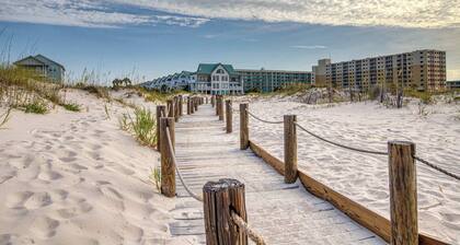 Lovely condo with balcony & gym - great for couples retreat