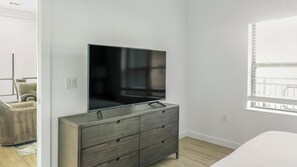 3 bedrooms, desk, iron/ironing board, WiFi
