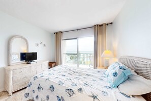 2 bedrooms, Internet - Waterfront Plantation Palms condo with shared pool & hot tub, walk to beach (Fort Morgan)