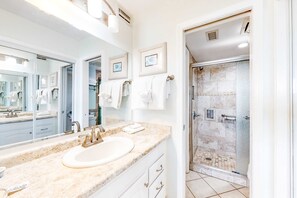 Shower, towels - Waterfront Plantation Palms condo with shared pool & hot tub, walk to beach (Fort Morgan)