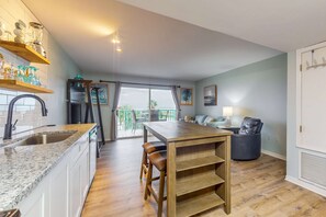 Interior - Waterfront condo with shared pool & hot tub - near dining & the beach (Fort Morgan)