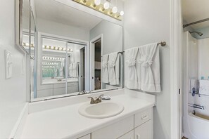 Shower, towels - Waterfront condo with shared pool & hot tub - walk to the beach (Fort Morgan)