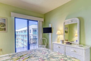 2 bedrooms, Internet, bed sheets - Waterfront Plantation Palms condo with pool & views from balcony (Fort Morgan)