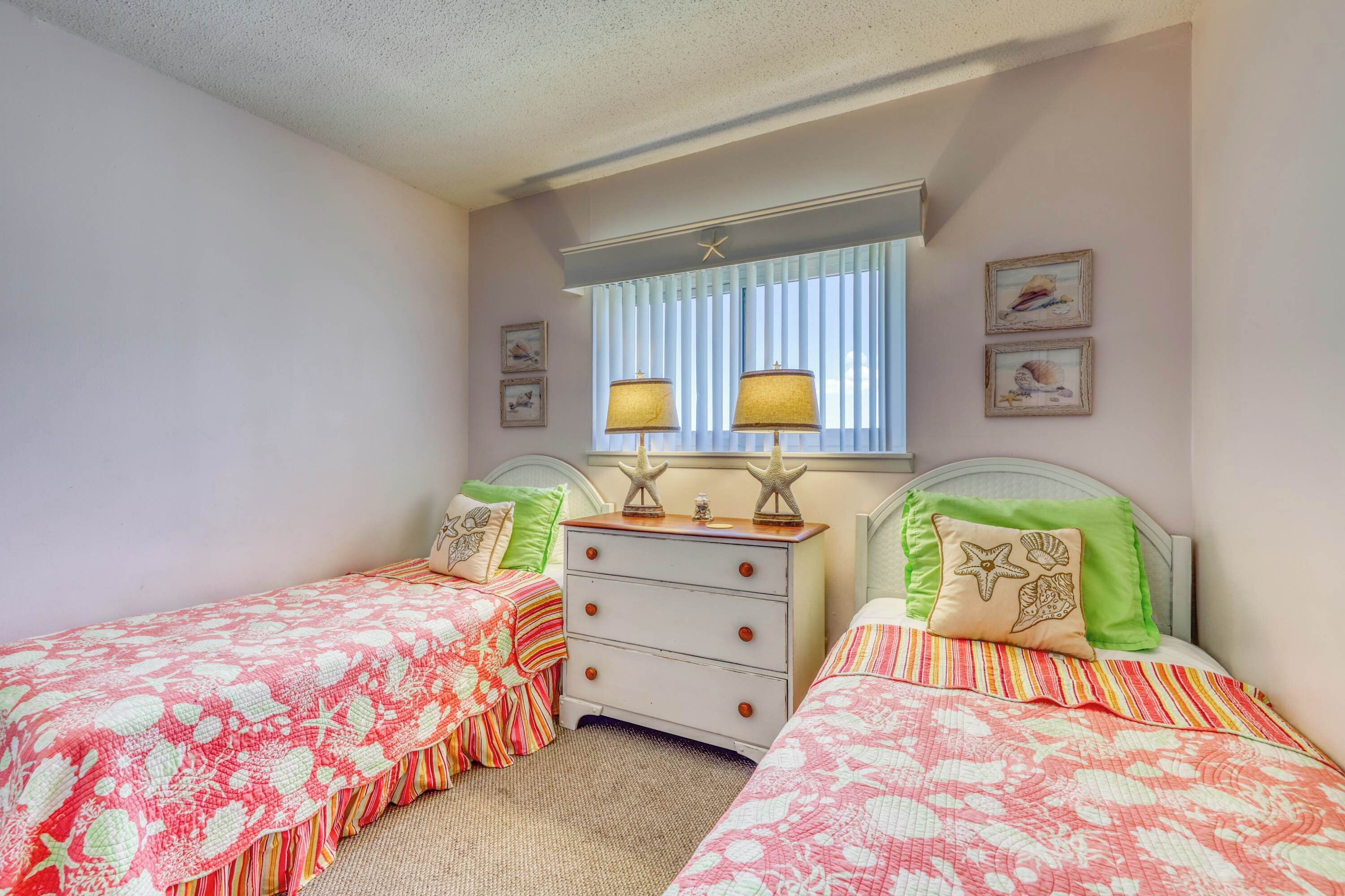 2 bedrooms, internet, bed sheets