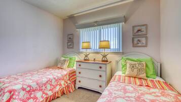 2 bedrooms, internet, bed sheets