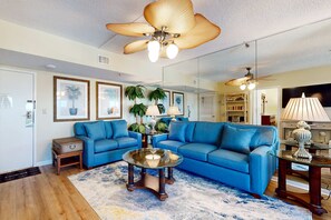 TV, DVD player - Plantation Dunes condo with Gulf views, pool, hot tubs & gym - walk to beach (Fort Morgan)