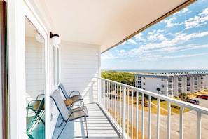 Property grounds - Bright & cheery Gulf-side getaway at Plantation East with pools (Fort Morgan)