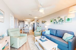 TV, DVD player - Bright & cheery Gulf-side getaway at Plantation East with pools (Fort Morgan)