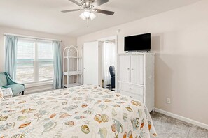 3 bedrooms, desk, iron/ironing board, WiFi - Picture-perfect beach house with amazing Gulf views, WiFi & AC (Fort Morgan)