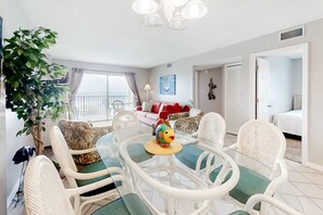 Interior - Gulf-Facing Condo w Balcony, WiFi, Central AC & Resort Pools Hot Tubs Tennis (Fort Morgan)