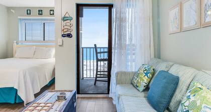 Fifth floor oceanfront studio with central AC, WiFi, pools and gym