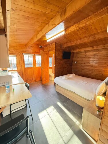 Intimate and exclusive penthouse cabin with jacuzzi, terrace and barbecue