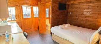 Intimate and exclusive penthouse cabin with jacuzzi, terrace and barbecue