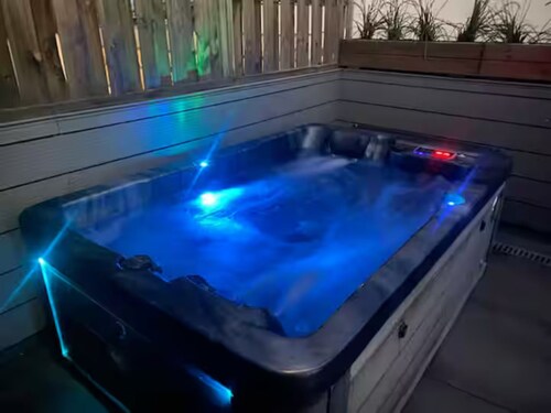 Intimate and exclusive penthouse cabin with jacuzzi, terrace and barbecue