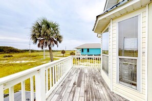 Property grounds - Dog-friendly home near the beach with grill, central AC & balcony (Fort Morgan)