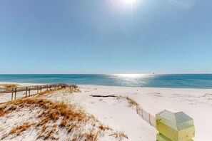 On the beach - Gulf-Front Retreat with Private Balcony and Direct Beach Access (Fort Morgan)