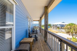 Property grounds - Mobile Bay Home w/ Fishing Dock - 1 Block to Beach & Near Marina (Fort Morgan)