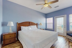4 bedrooms, iron/ironing board, travel cot, WiFi - Great Duplex with large decks and large shared pool (Fort Morgan)