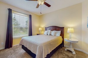 3 bedrooms, iron/ironing board, WiFi, bed sheets - Family-friendly condo on golf course w shared pool & close to the beach (Gulf Shores)