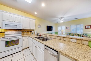 Fridge, microwave, oven, stovetop - Great duplex with large decks and shared pool (Fort Morgan)