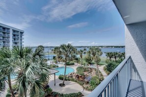 Property grounds - Spacious condo with pool & hot tub - tennis available on-site (Gulf Shores)