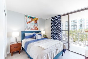 2 bedrooms, iron/ironing board, WiFi, bed sheets - Spacious condo with pool & hot tub - tennis available on-site (Gulf Shores)