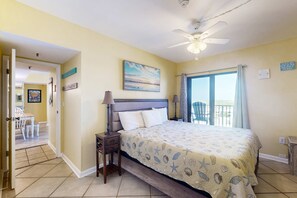 2 bedrooms, iron/ironing board, WiFi, bed sheets - Snowbird-friendly condo with WiFi, on-site pools, hot tub, golf, & tennis (Gulf Shores)
