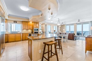 Interior - Luxurious condo with pool, hot tub, & new bedroom furniture - steps to the beach (Gulf Shores)