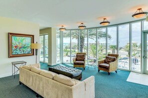 TV, offices - Luxurious condo with pool, hot tub, & new bedroom furniture - steps to the beach (Gulf Shores)