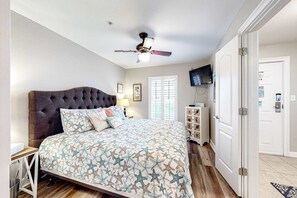 3 bedrooms, iron/ironing board, WiFi, bed sheets - Updated 5th-floor condo with Gulf view, balcony, pool, & hot tub - near beach (Fort Morgan)