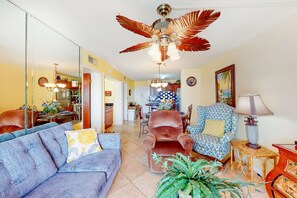 TV, DVD player, offices - Oceanfront Condo at Plantation East - Shared Pools, Hot Tubs, Tennis, AC & WiFi (Gulf Shores)