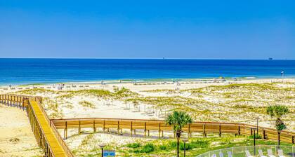 Beachfront suite with kitchenette, saltwater pool, tennis & putting green