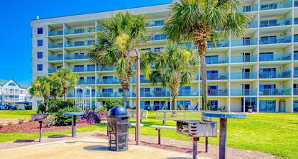 Beachfront suite with kitchenette, saltwater pool, tennis & putting green