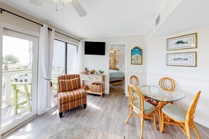 Interior - Second-floor condo with pool, hot tub, ocean view, fast WiFi & central AC (Fort Morgan)