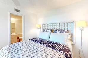 2 bedrooms, iron/ironing board, WiFi, bed sheets - Sunny Beachfront Condo w Free WiFi, Furnished Balcony, Shared Pool (Gulf Shores)