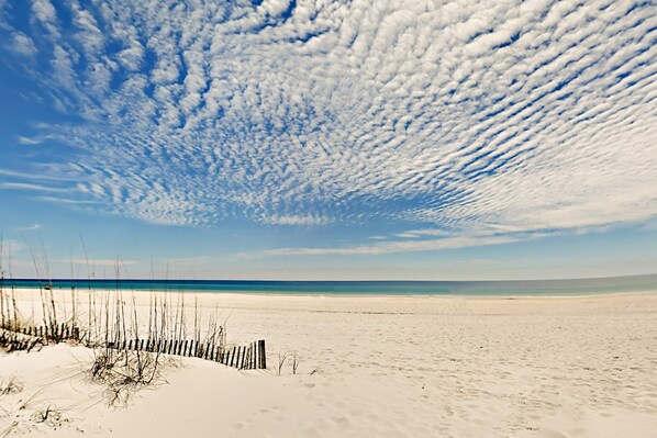 Beach nearby - Fun Seahorse condo with gas grill, W&D, & pool access - walk to West Beach (Gulf Shores)
