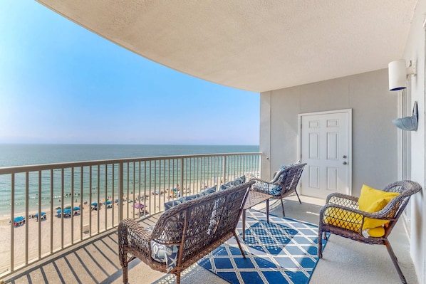 Property grounds - Beautiful Gulf Shores Home w/Shared Pool, Hot Tub, and Sauna + Free WiFi (Gulf Shores)