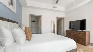 1 bedroom, desk, iron/ironing board, WiFi - Landing | Modern 1BD, Clubhouse, Courtyard (Naples)